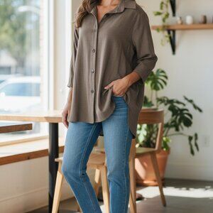 Made-in-Canada Linen Blend Button-Up